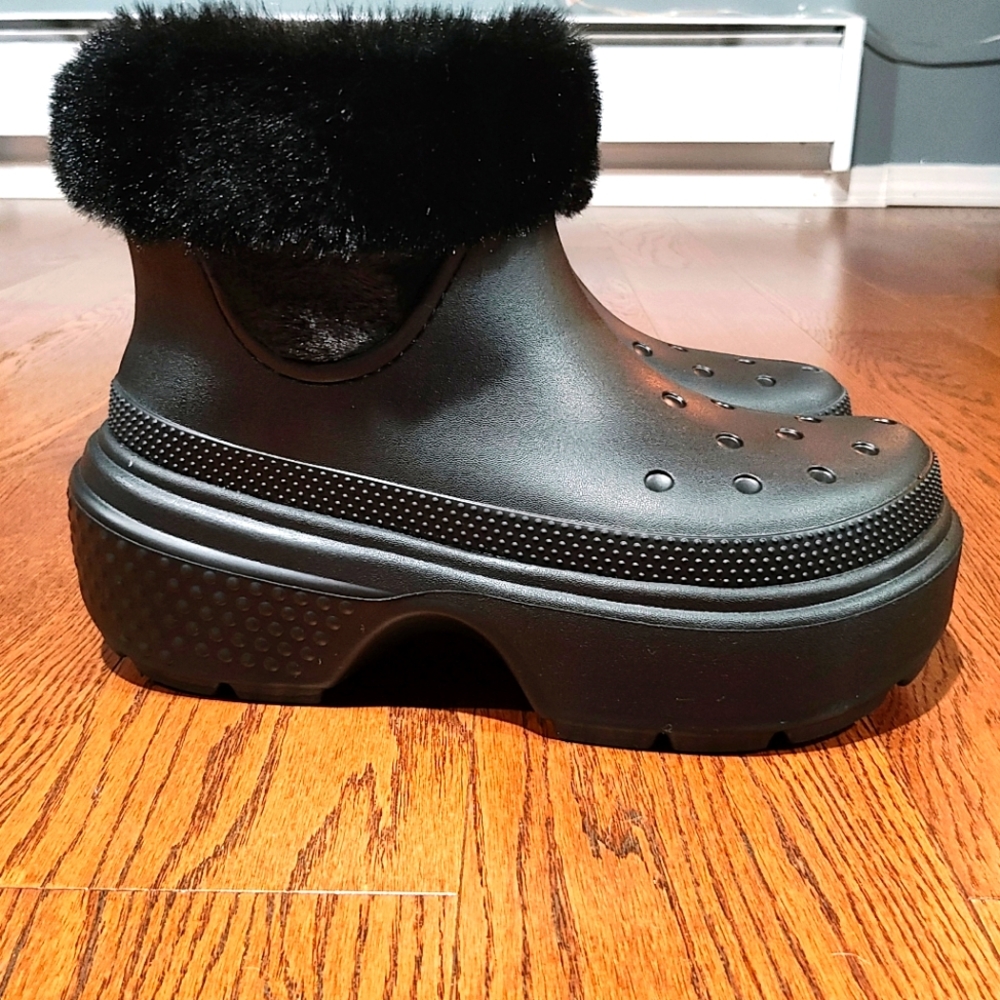 BLACK UNISEX CROCS STOMP LINED BOOTS M8 W10